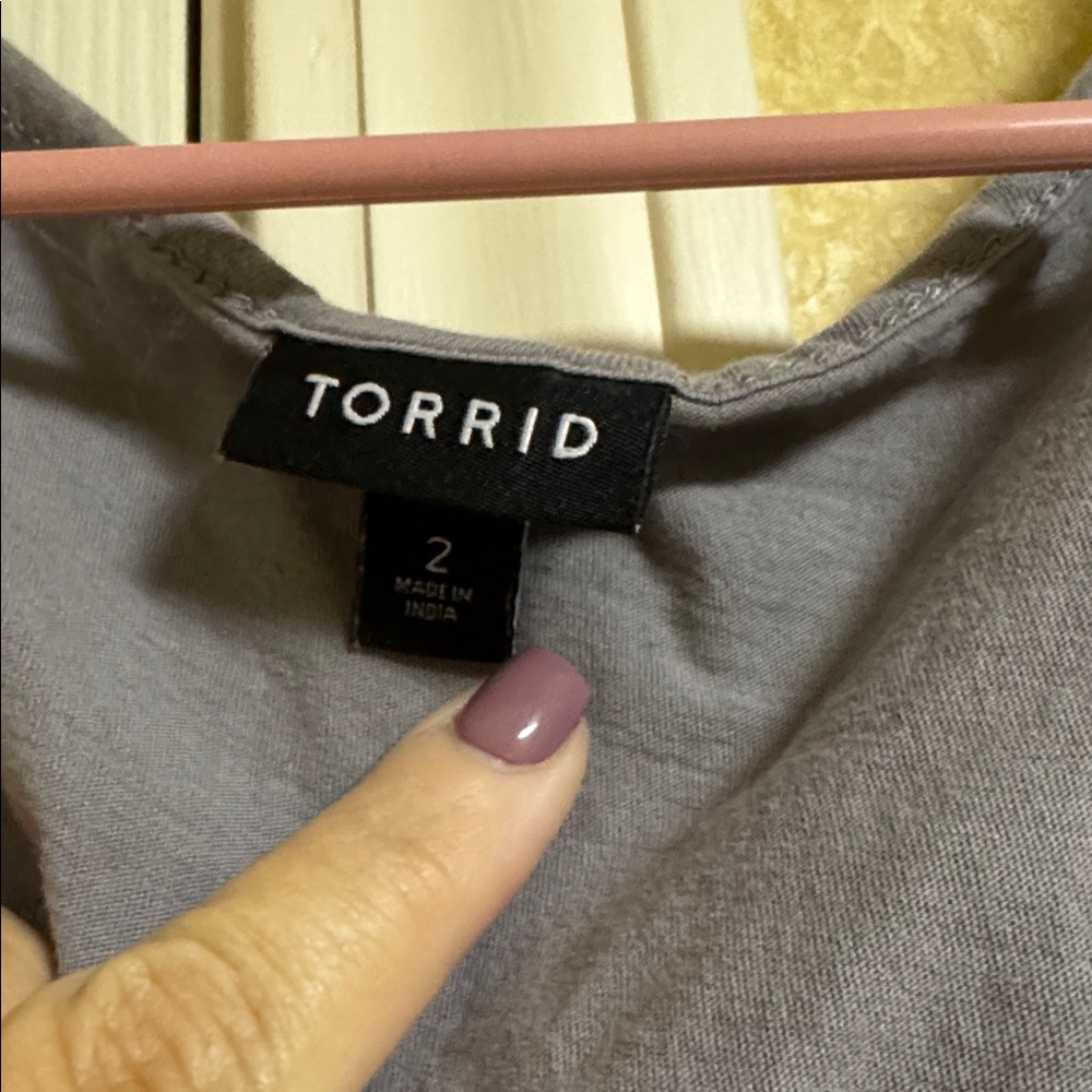 Torrid Gray Floral Embroidered Tank Top - Picture 2 of 3